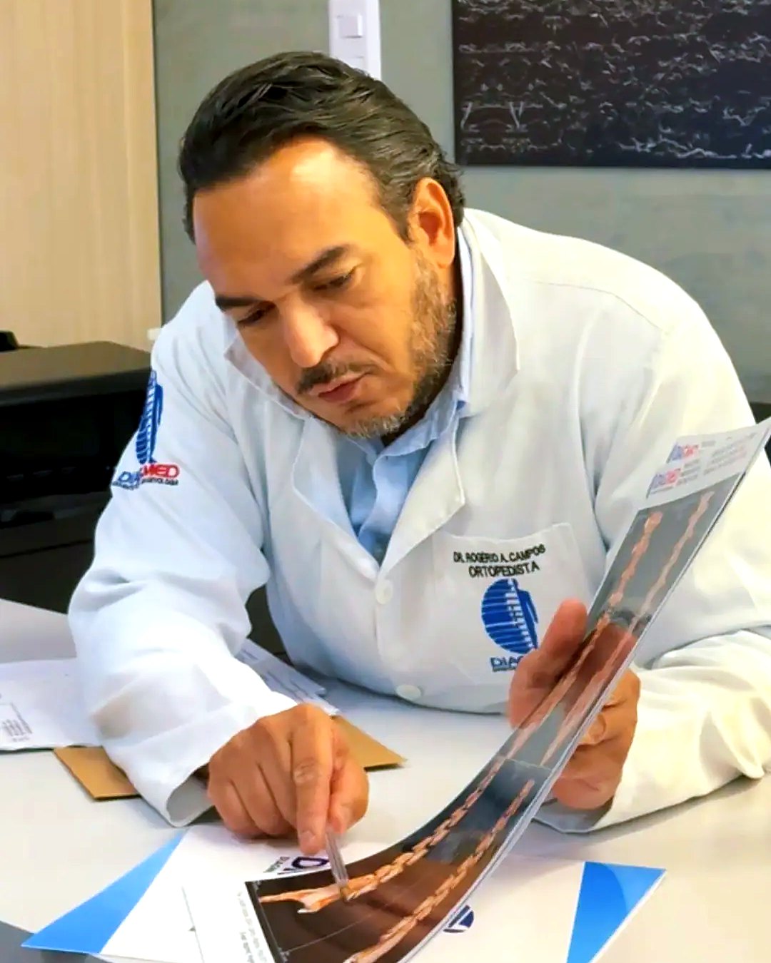 Dr. Rogério Campos: Análise minuciosa de exames